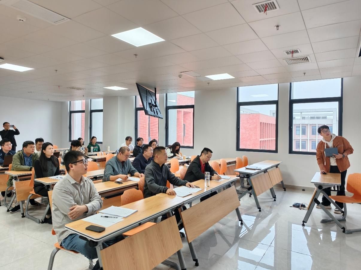 人工智能学院组织2024级农业工程与信息技术硕士学位论文中期考核并同步开展学术规范教育